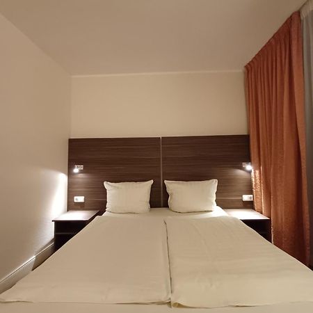 Hotel Ariana Кельн Екстер'єр фото