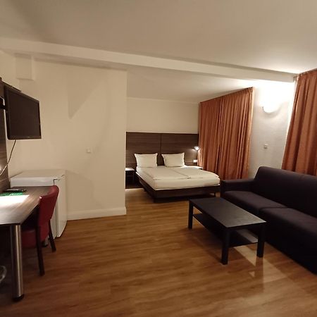Hotel Ariana Кельн Екстер'єр фото
