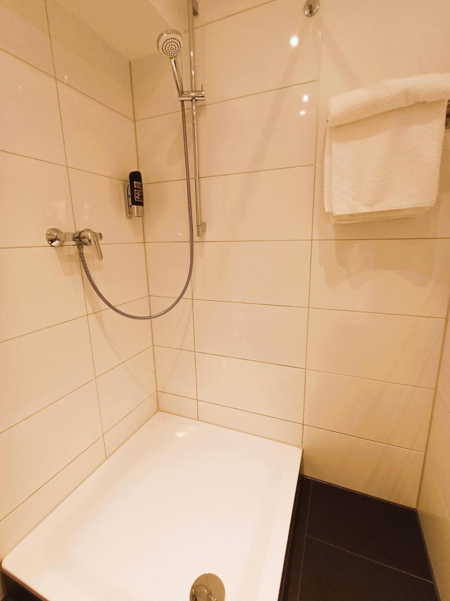 Hotel Ariana Кельн Екстер'єр фото
