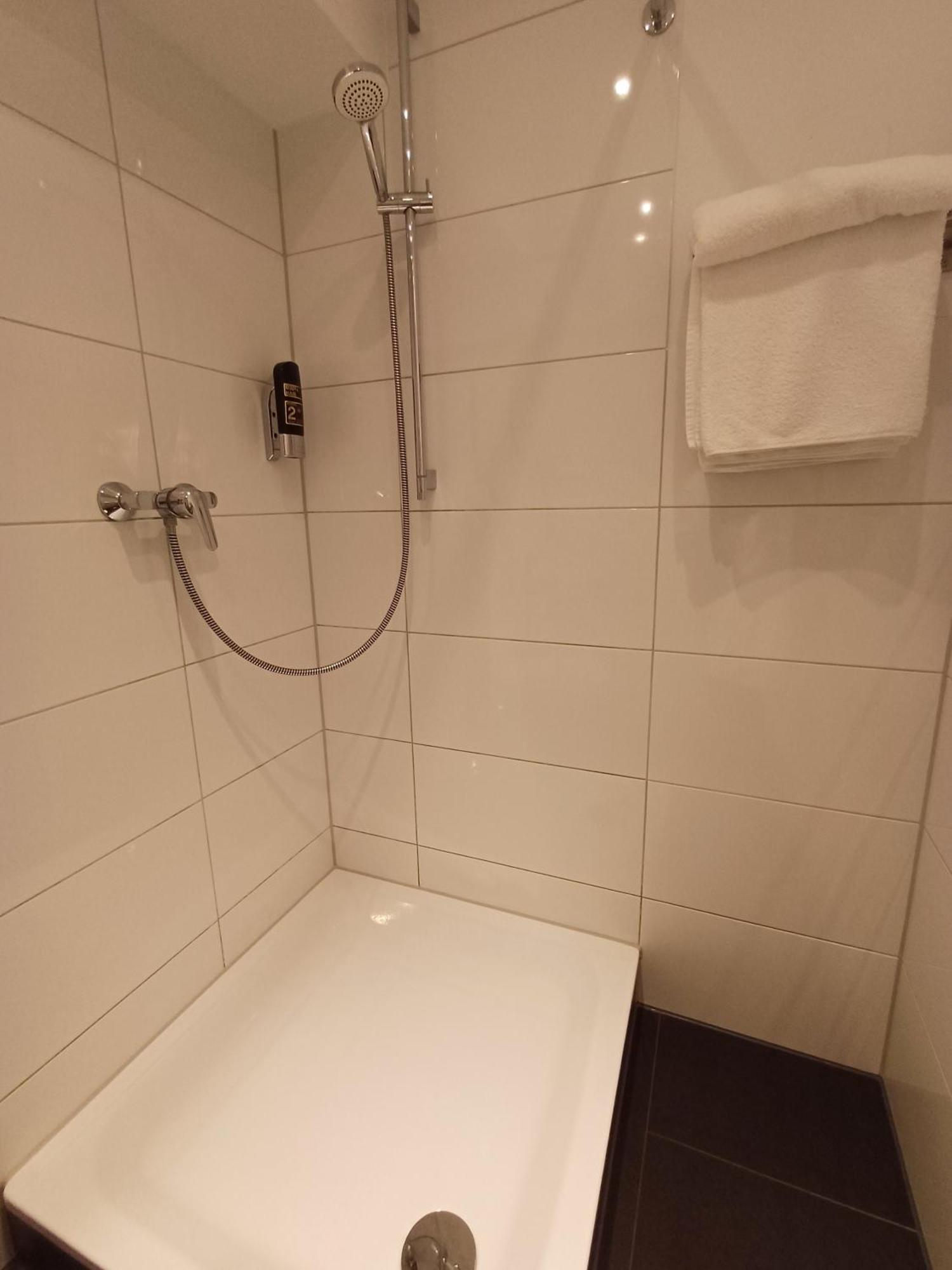 Hotel Ariana Кельн Екстер'єр фото
