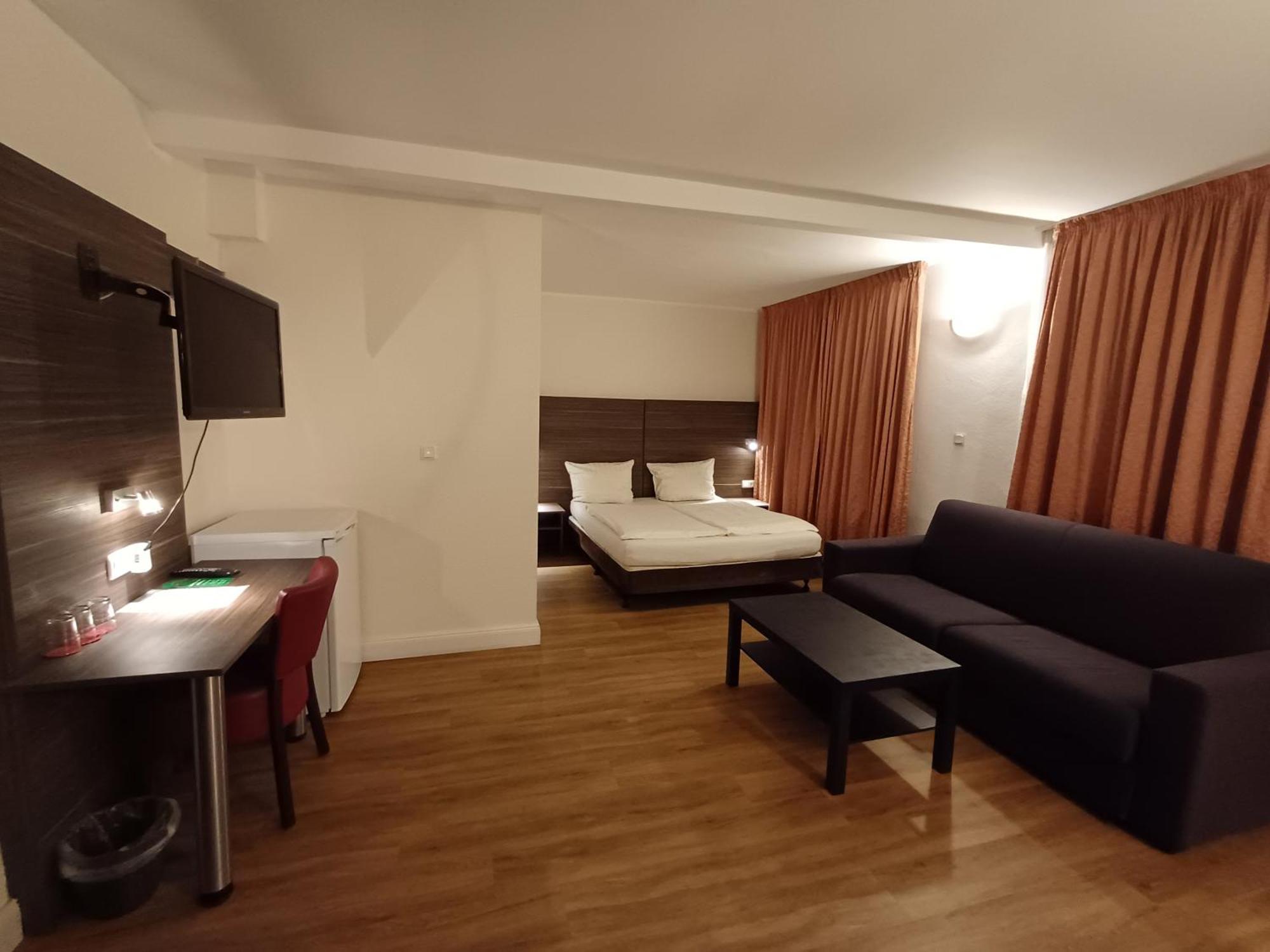 Hotel Ariana Кельн Екстер'єр фото
