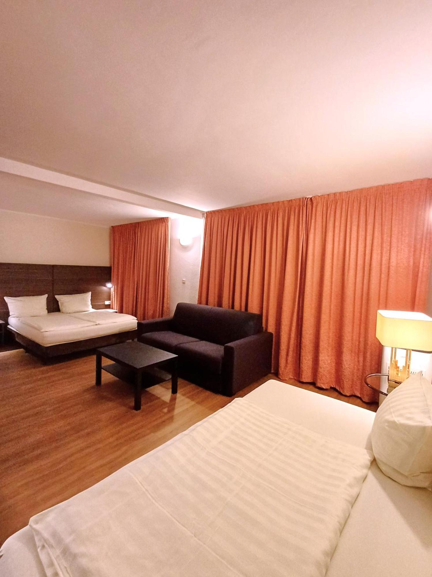 Hotel Ariana Кельн Екстер'єр фото